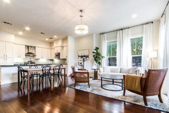 Foto del edificio - 2520 Bluebonnet Ln