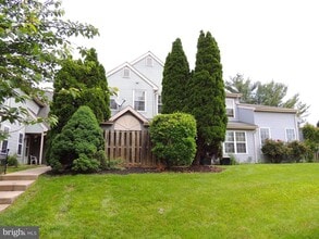 Building Photo - 5806 Shadbush Ct