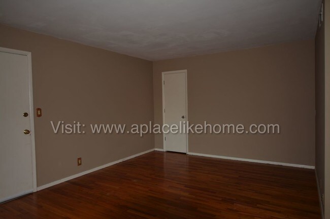 Building Photo - 8215 Santa Fe Dr