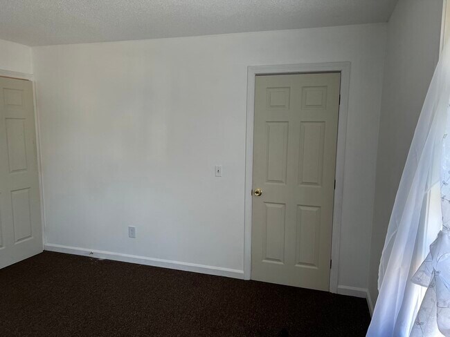 Building Photo - 28 Wedgewood Cir