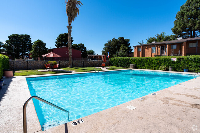 Piscina - Sand Pebble Apartments