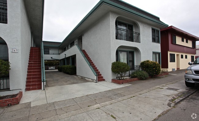 Foto del edificio - 241-243 San Bruno Ave W