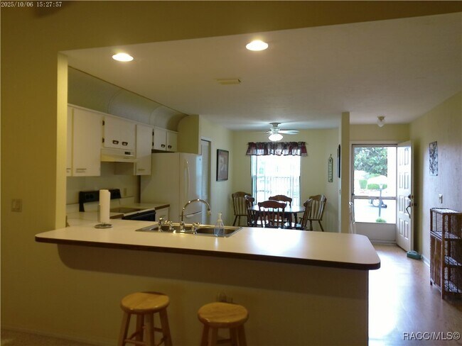 Building Photo - 624 W Diamond Bird Loop