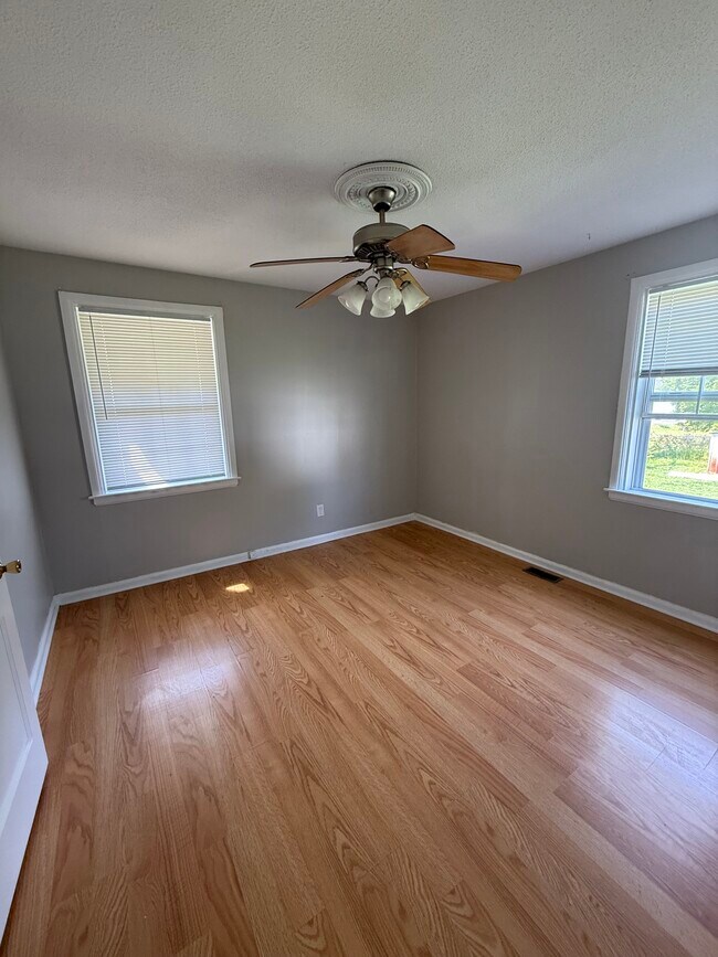 Foto del edificio - AANM Investments Oakwood Blvd