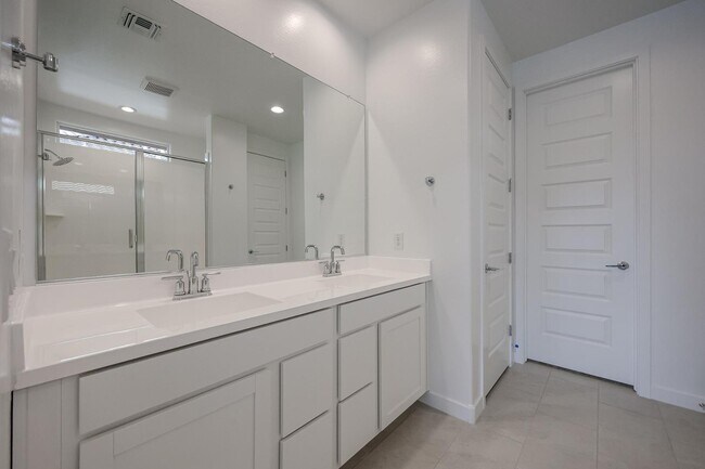 Building Photo - 7814 W Hide Trl