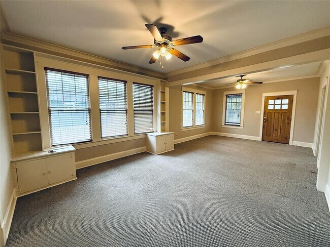 Building Photo - 114 5th St