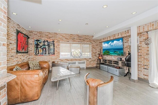 Foto del edificio - 3567 Shore Pkwy