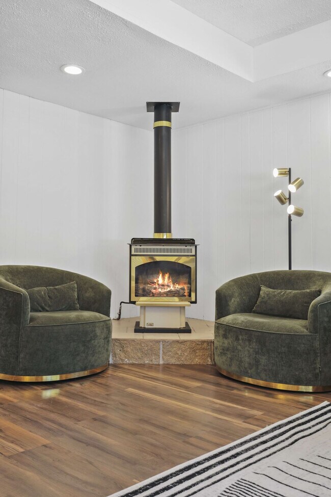 Foto del edificio - 5488 Fernwood Ln