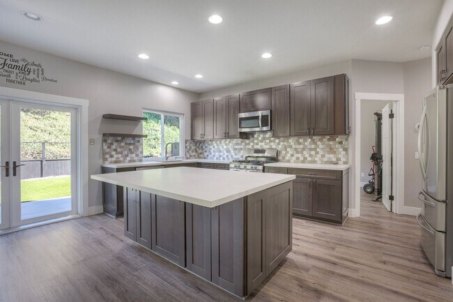 Foto del edificio - Spacious 5-Bedroom Lake Rancho Viejo Rental with Loft & No Rear Neighbors