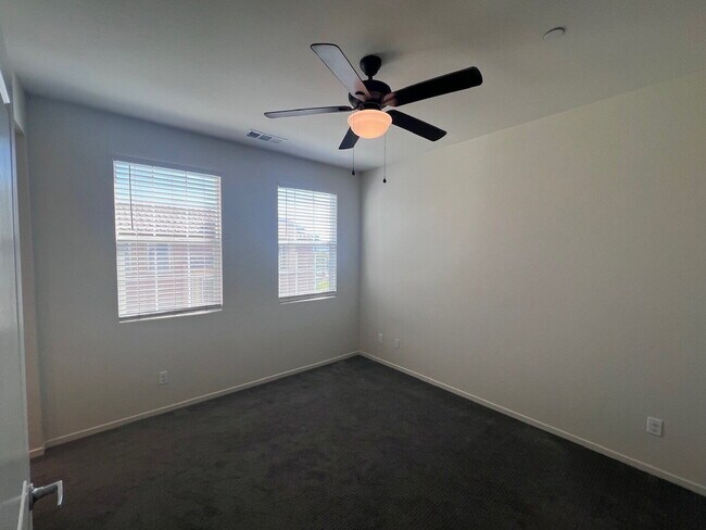 Foto del edificio - Gorgeous Like-New 4BD/3.5BA Oceanside Townhome! Bright & Airy Open Floor Plan, Stainless Applianc...