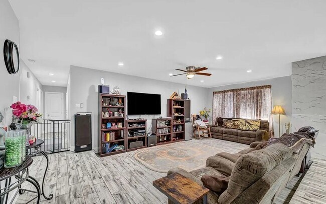 Foto del edificio - Beautifully renovated single-story home fe...