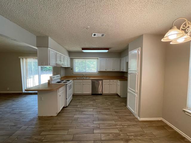 Building Photo - 3718 French Wood Dr