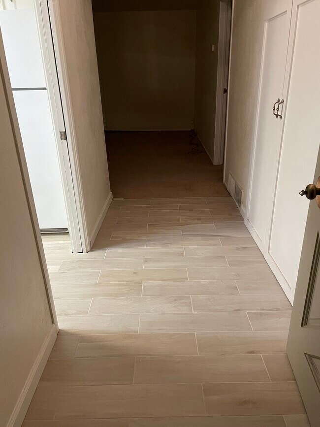 Entry Tile Area - 1509 Gretel Ln