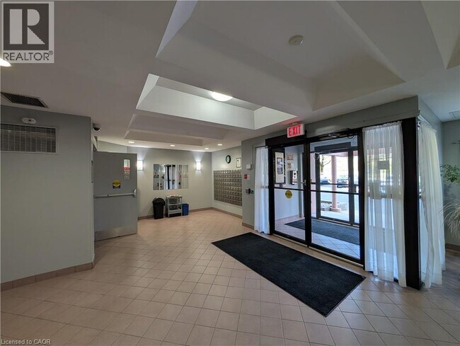 Building Photo - 860 Commissioners Rd E