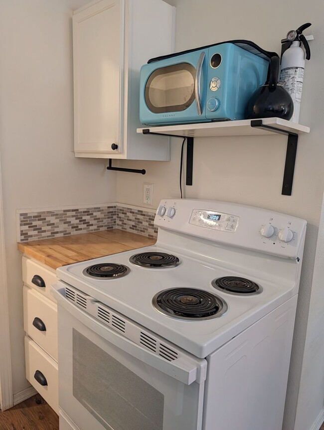 Building Photo - 181 Honeysuckle Ln