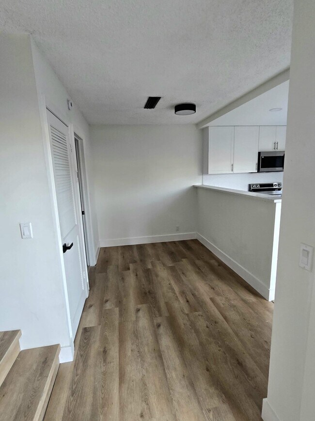 Foto del edificio - 4204 Waterview Cir