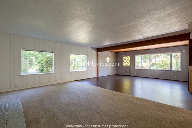 Building Photo - 4250 SW 96th Ave