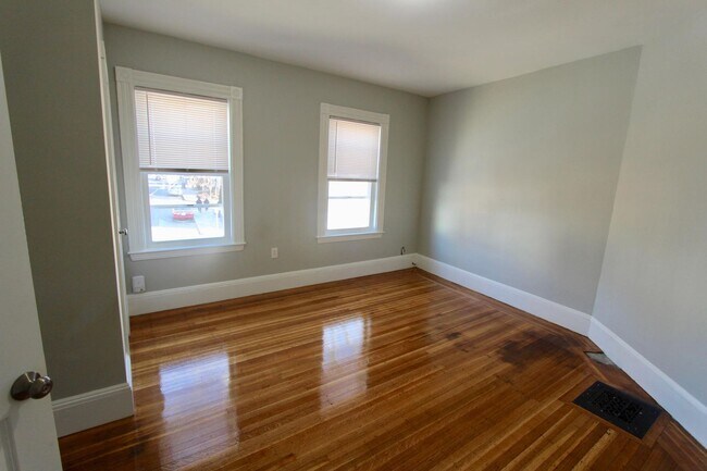 Foto del edificio - Large, Gorgeous Dorchester 4bed/2ba