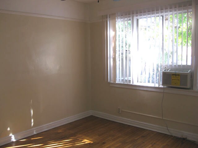 Building Photo - 1402 N Las Palmas Ave