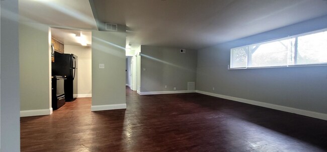 Foto del edificio - Beautiful Two Bedroom One Bath Apartment Home