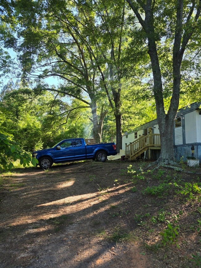 Building Photo - 1112 Cox Lake Rd