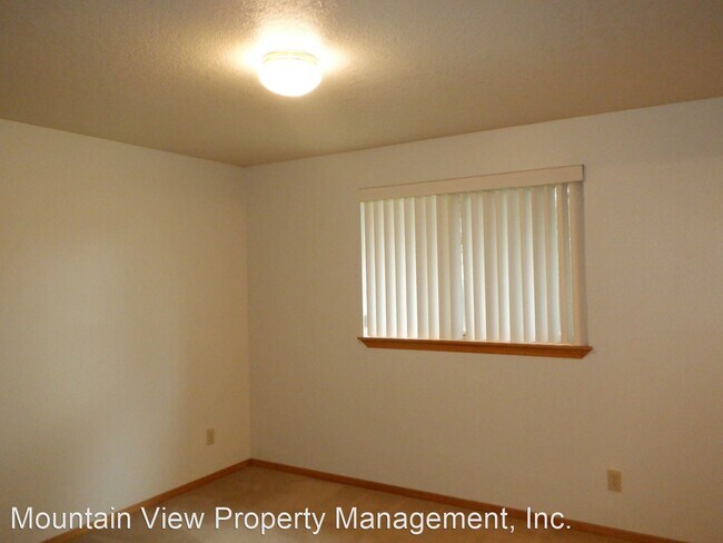Foto del edificio - 3 br, 2 bath House - 1670 NE Heavenly Dr.