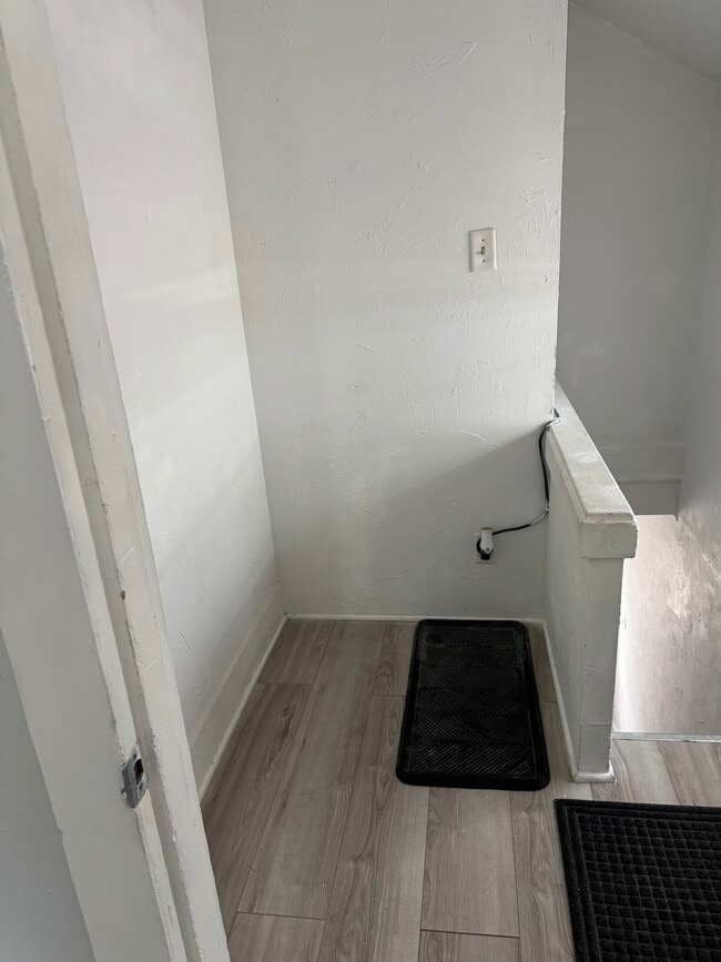 Foto del edificio - 6th/Grant upper