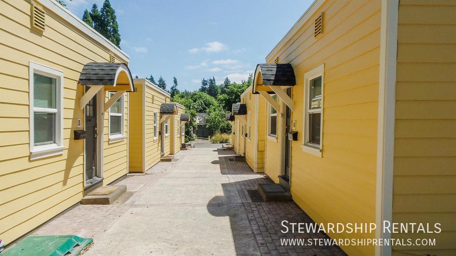 Primary Photo - Adorable cottage in great location