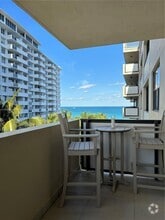 Building Photo - 1621 Collins Ave