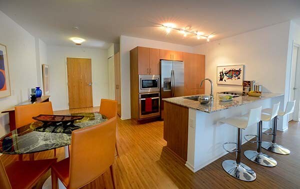 Foto principal - 200 E Grand Ave