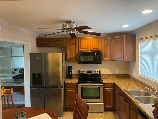 Foto del edificio - 6315 Newtown Cir