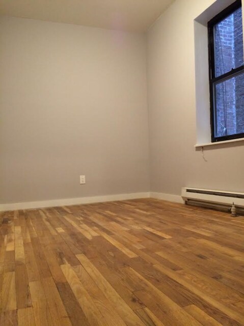 Foto del edificio - 308 W 49th St