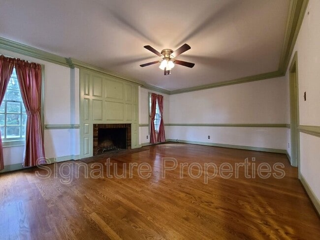 Building Photo - 2302 Mountainbrook Dr