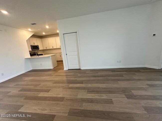 Foto del edificio - 483 Cherry Elm Dr