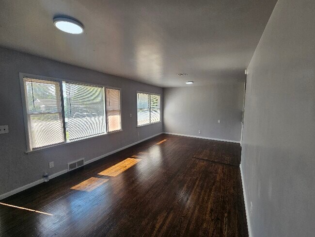 Foto del edificio - 1919 W 46th Pl