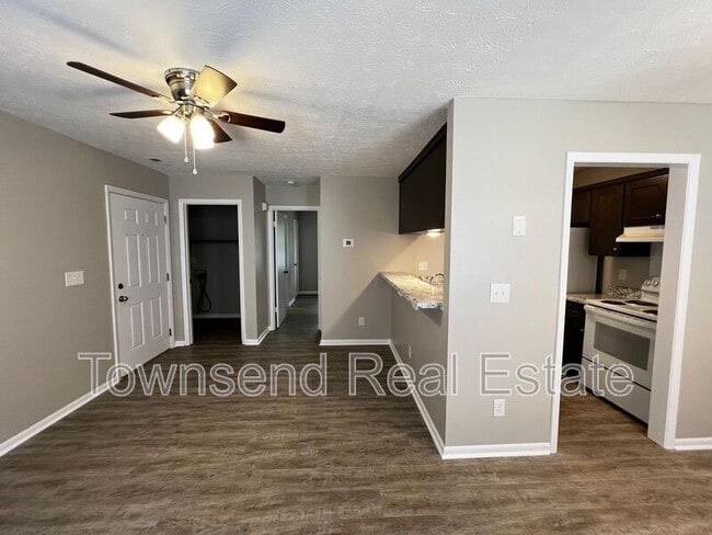 Building Photo - 1429 Ireland Dr