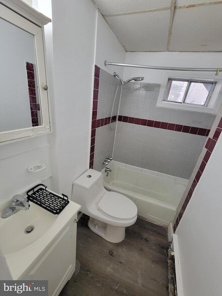Building Photo - 23 E Chestnut St