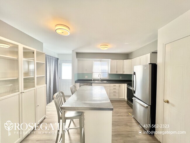Building Photo - Spacious 3-Bedroom Main-Level Unit – 1,250...