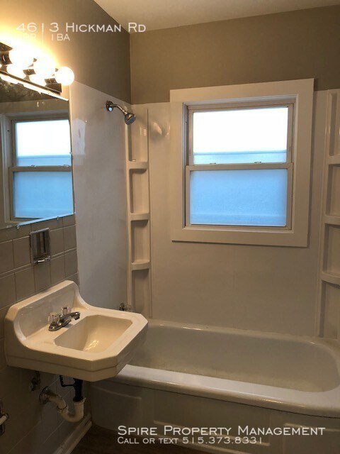 Building Photo - Cute newly remodeled duplex in Beaverdale