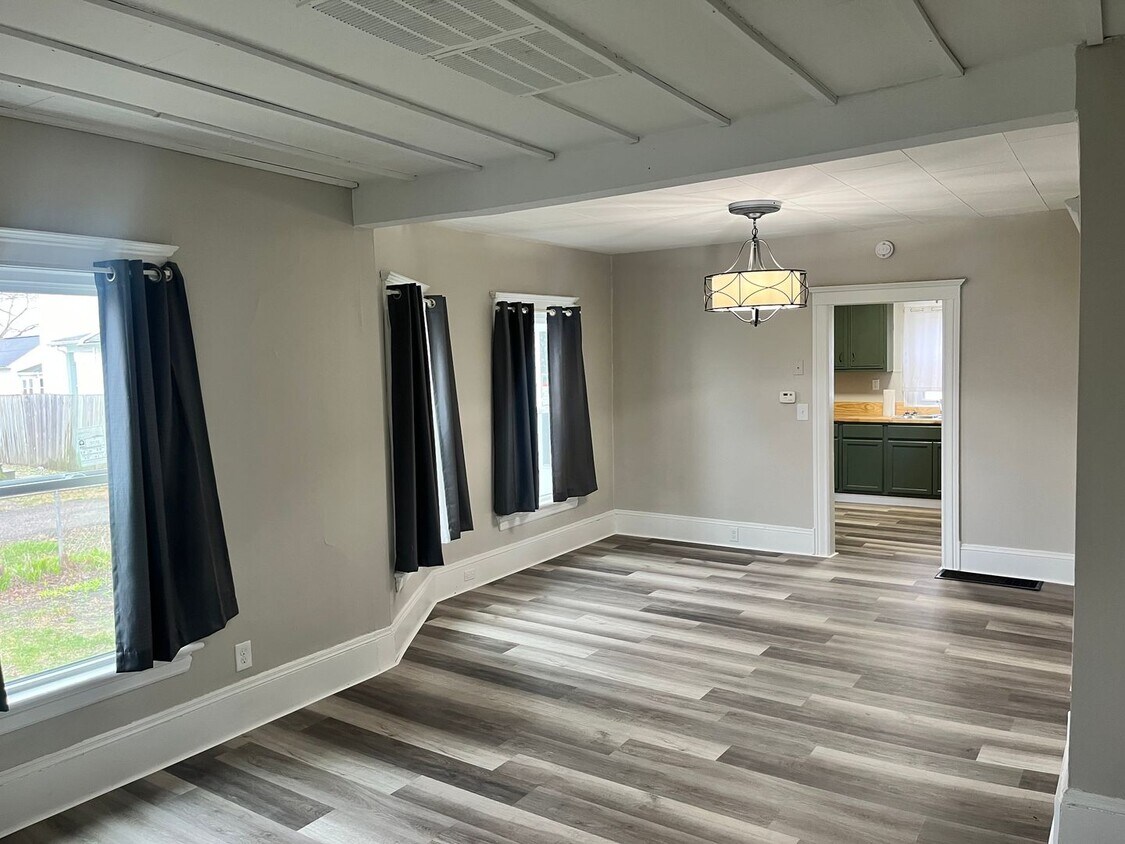 Foto principal - 408 N Van Dorn St