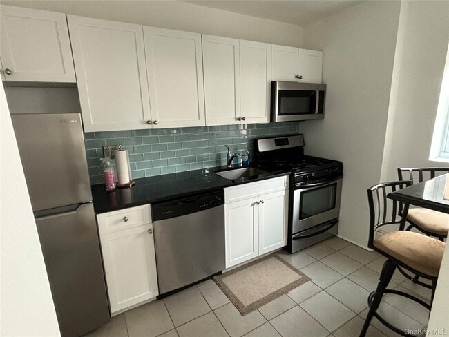 Foto del edificio - 251-255 W Broadway