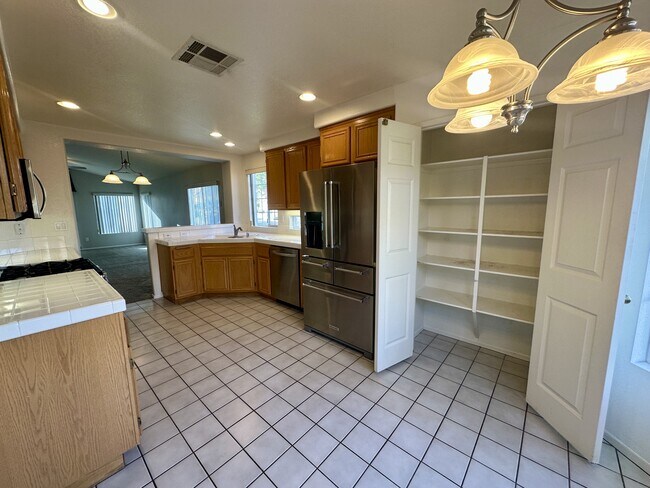 Foto del edificio - 2571 Larkspur Dr