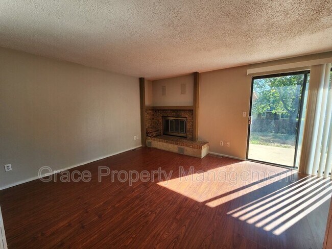 Foto del edificio - 492 S Dover Ave