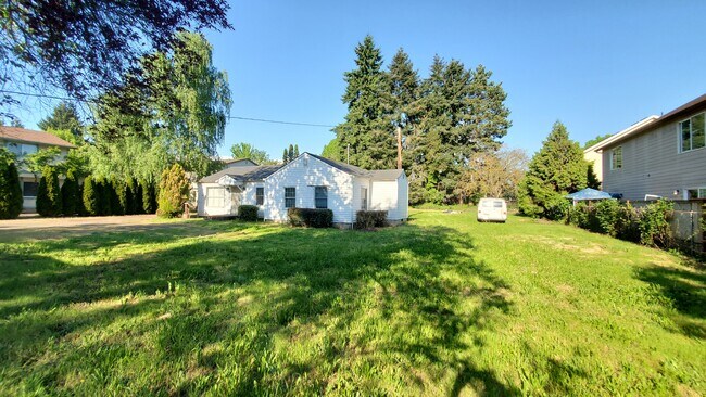 Front 2 - 2915 NE Stapleton Rd