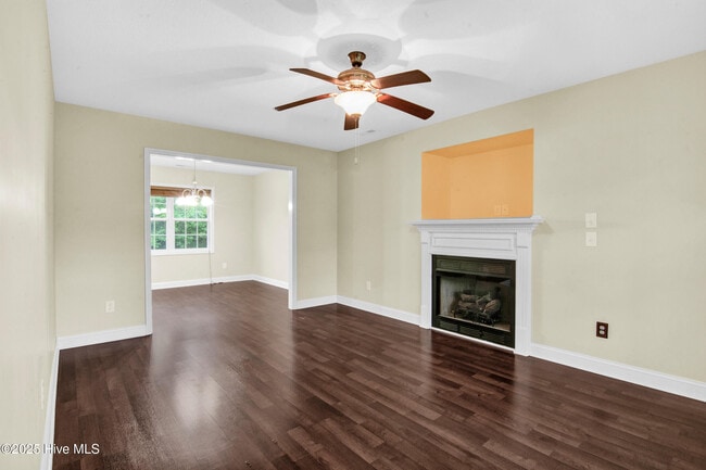 Building Photo - 402 Sundown Ct