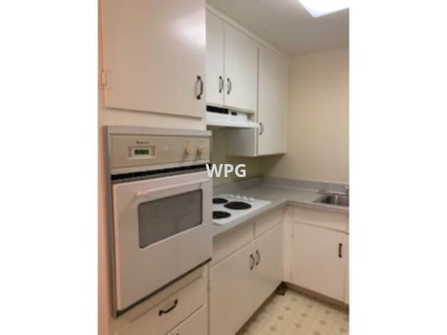 Building Photo - 1698 Ontario Dr