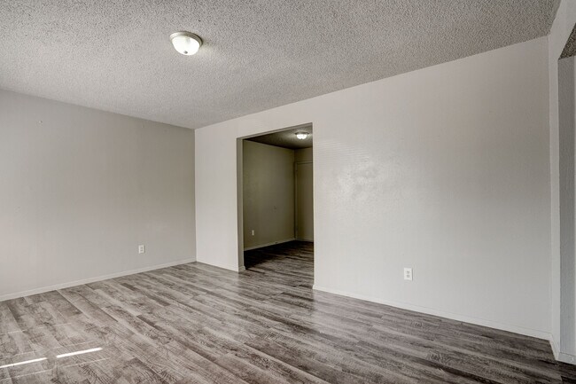 Building Photo - 712 Martindale Rd