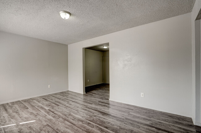 Foto del edificio - 712 Martindale Rd