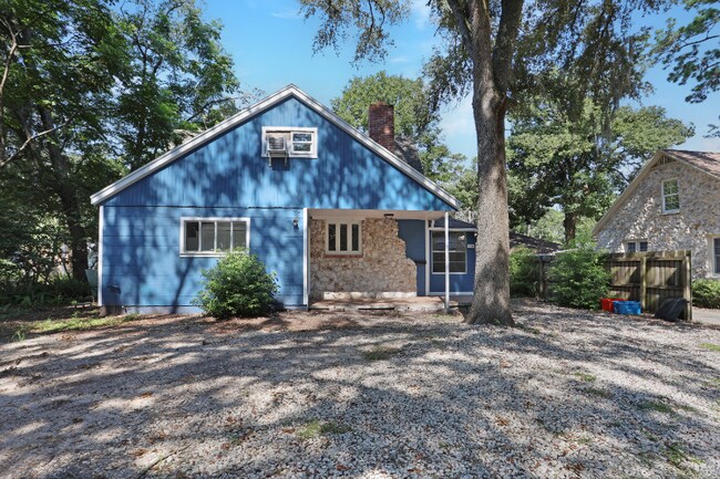 Building Photo - 116 NW 20th Dr