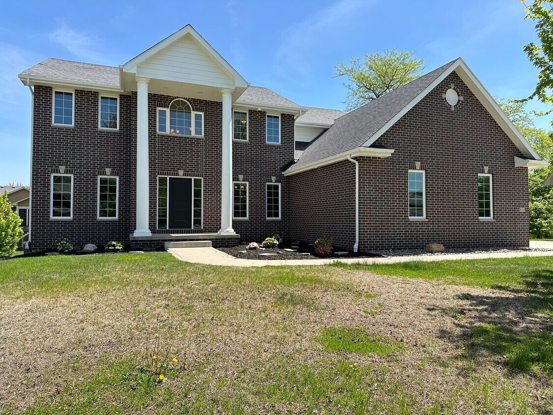 Foto principal - Astonishing 5 bedroom 3.5 Bath Home